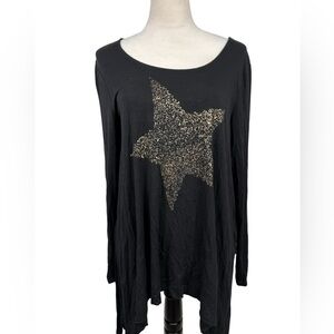 Torrid super soft black shark bite top with graphic star size 00-med/large-10